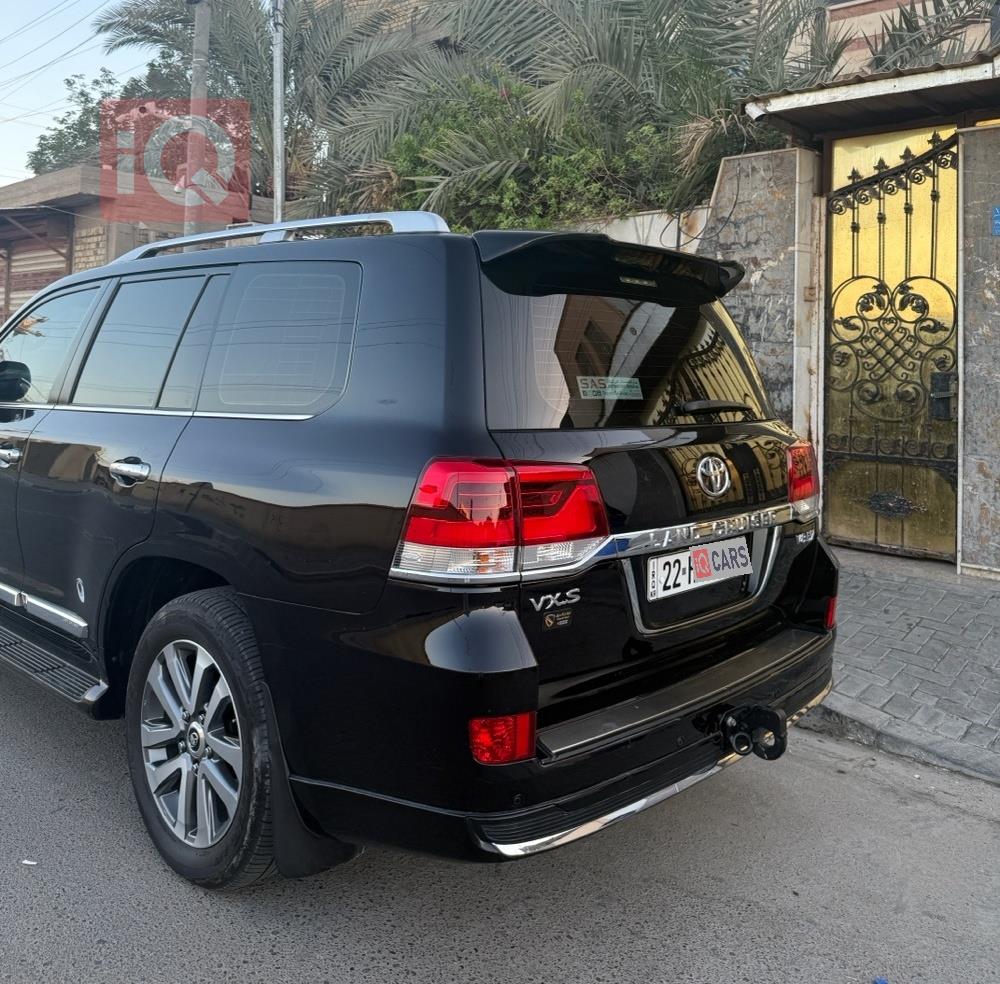 تۆیۆتا لاند کروزەر